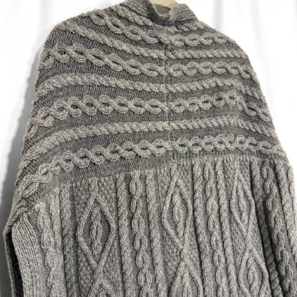 Vintage Arancrafts Ireland Heathered Gray Chunky Knit Poncho Cardigan Size M/L - Picture 5 of 9